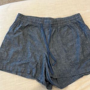 GAP factory denim short. Size large.